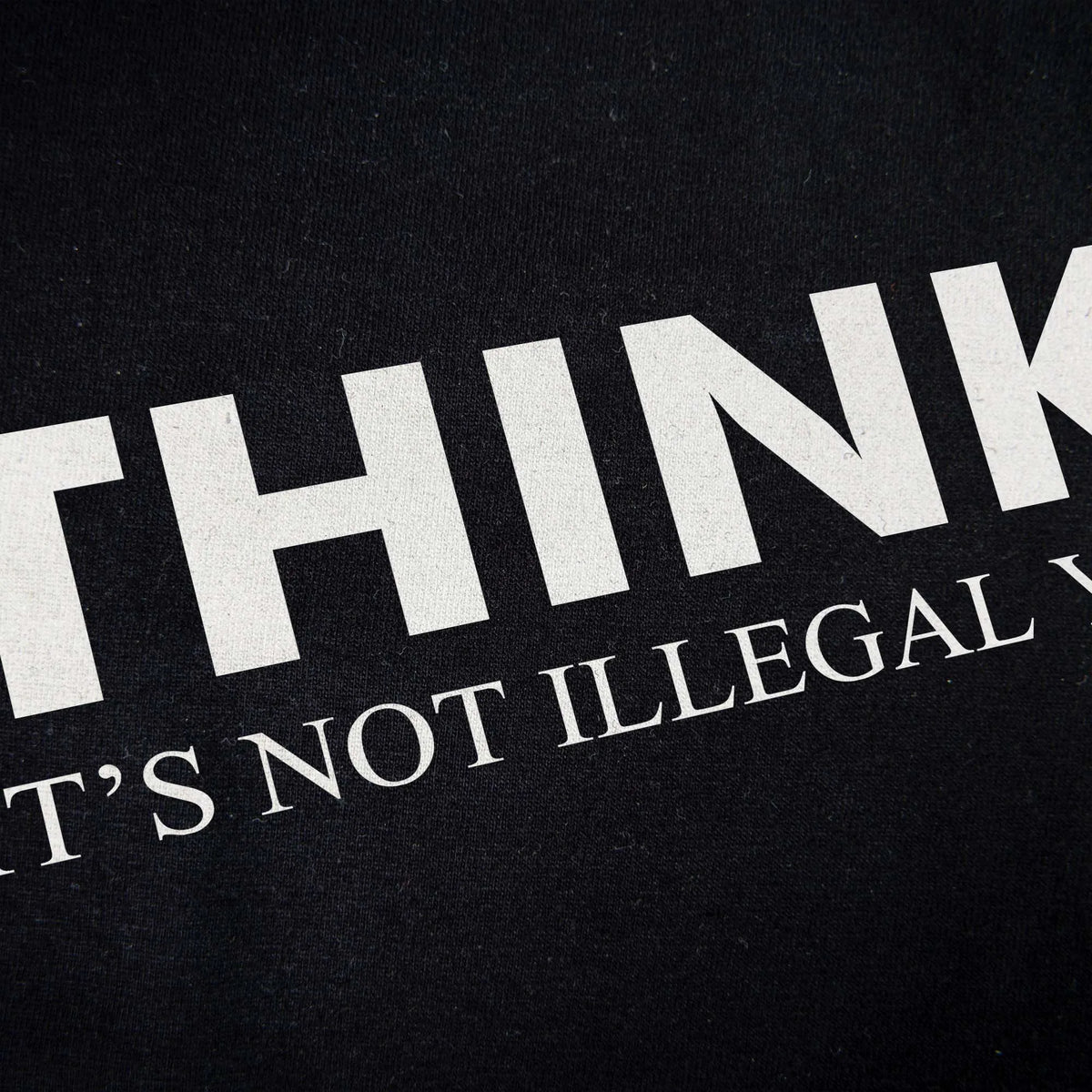 Camiseta manga corta Think negro profundo